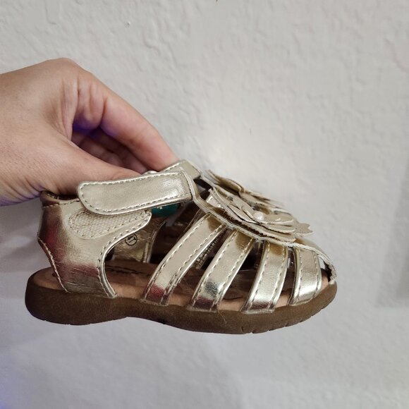 Dream Pairs Closed Toe Flower Summer Dress Sandal in Gold Size 4T - Picture 3 of 4